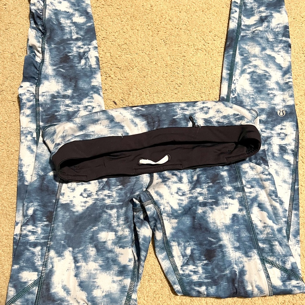 Size 4 Lululemon Cloud Pattern Running Leggings - image 4